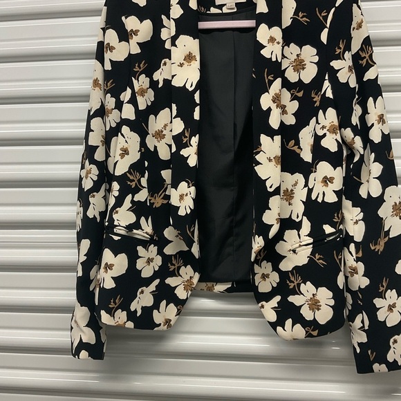 LOFT Black and Cream Floral Blazer - Picture 4 of 5